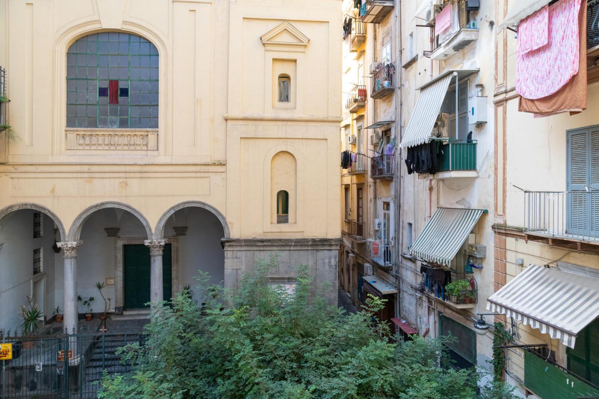 Vistavicolo Rooms نابولي المظهر الخارجي الصورة